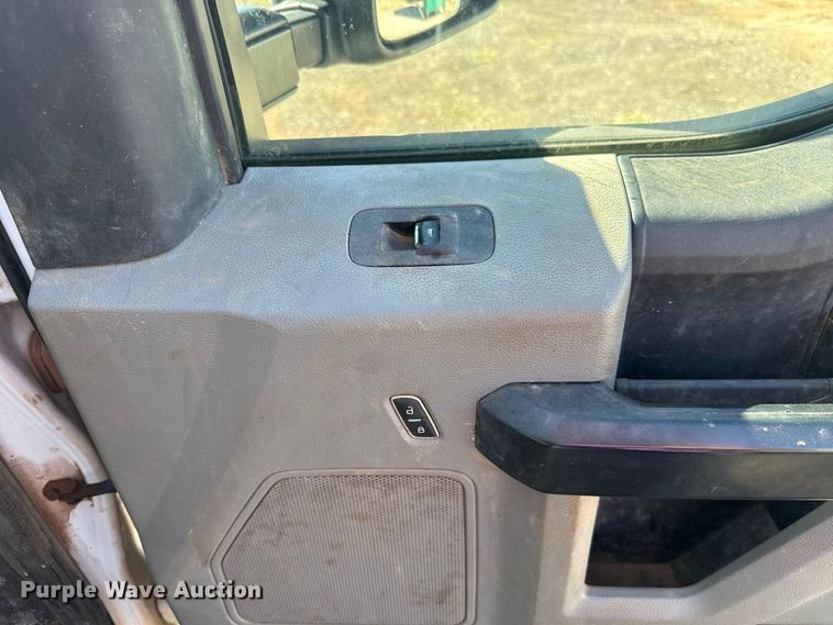 image for item FC4506 2017 Ford F350 Super Duty Crew Cab utility bed pickup truck