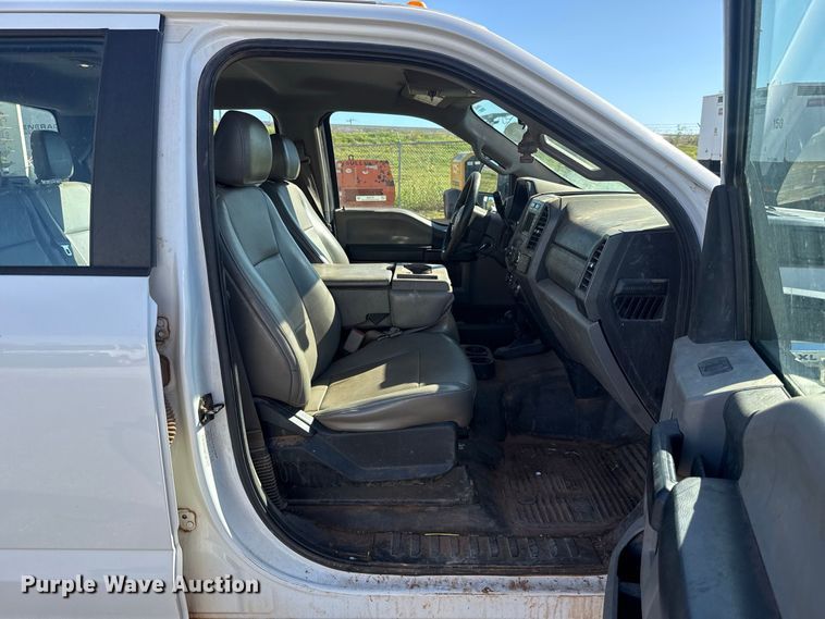 image for item FC4506 2017 Ford F350 Super Duty Crew Cab utility bed pickup truck
