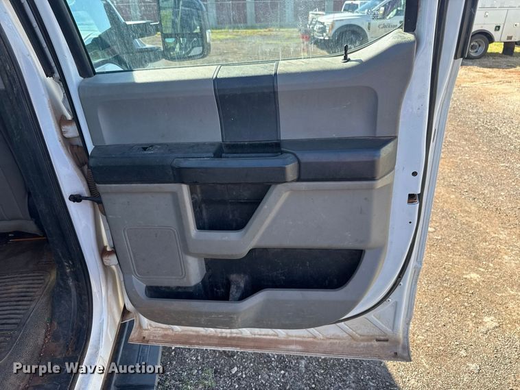 image for item FC4506 2017 Ford F350 Super Duty Crew Cab utility bed pickup truck