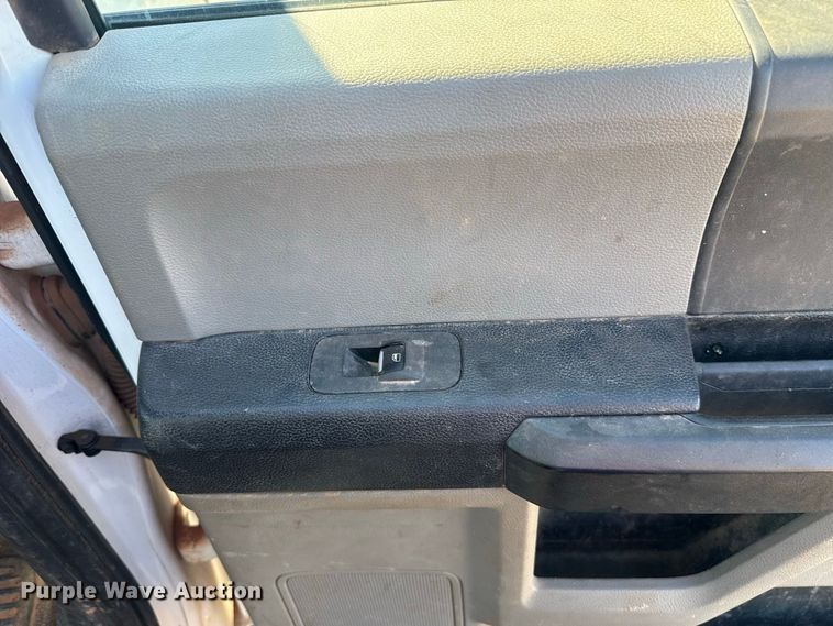 image for item FC4506 2017 Ford F350 Super Duty Crew Cab utility bed pickup truck