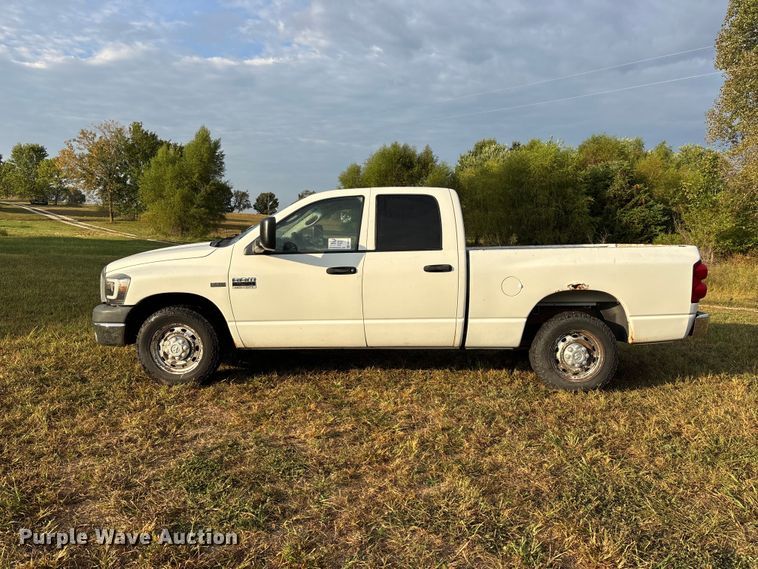 image for item FG0721 2007 Dodge Ram 2500 Ext. Cab pickup truck