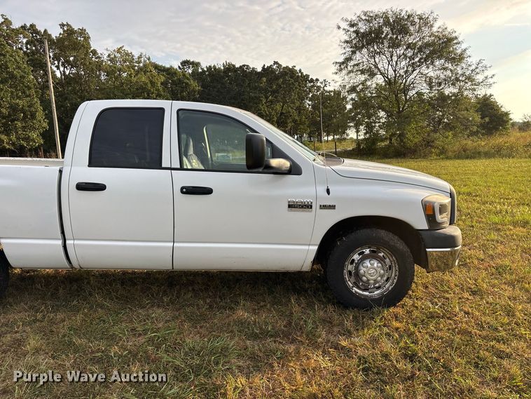 image for item FG0721 2007 Dodge Ram 2500 Ext. Cab pickup truck