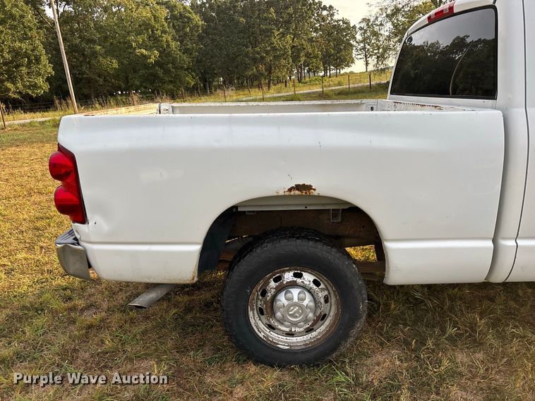 image for item FG0721 2007 Dodge Ram 2500 Ext. Cab pickup truck