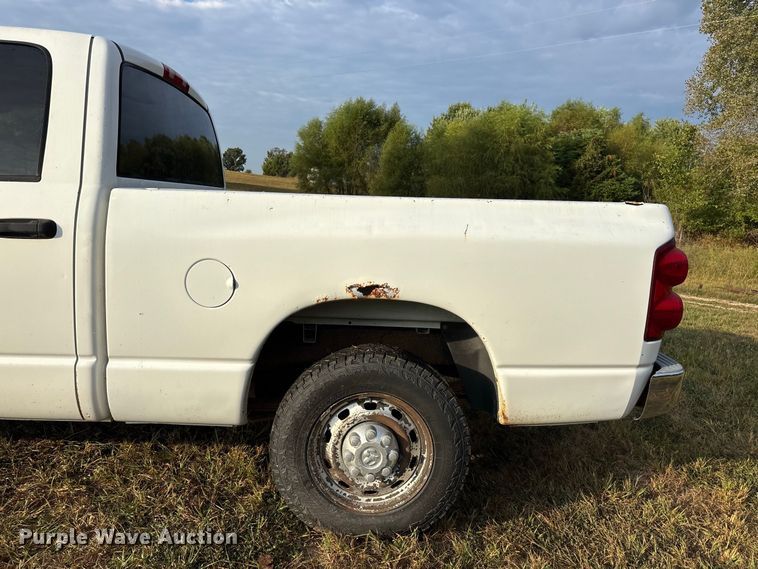 image for item FG0721 2007 Dodge Ram 2500 Ext. Cab pickup truck