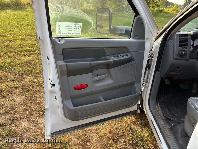 image for item FG0721 2007 Dodge Ram 2500 Ext. Cab pickup truck
