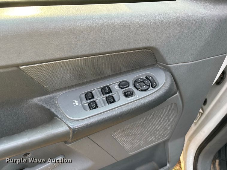 image for item FG0721 2007 Dodge Ram 2500 Ext. Cab pickup truck