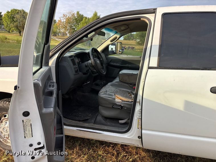 image for item FG0721 2007 Dodge Ram 2500 Ext. Cab pickup truck