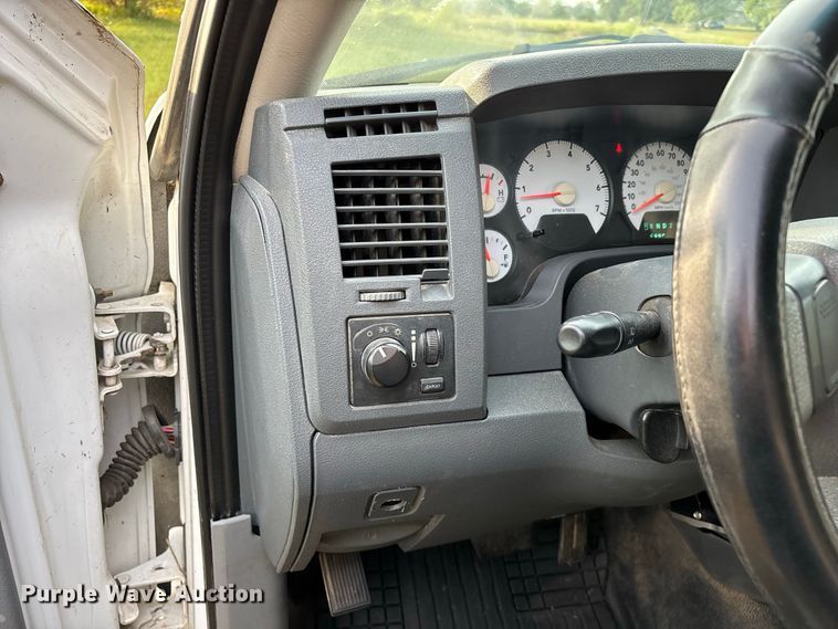image for item FG0721 2007 Dodge Ram 2500 Ext. Cab pickup truck