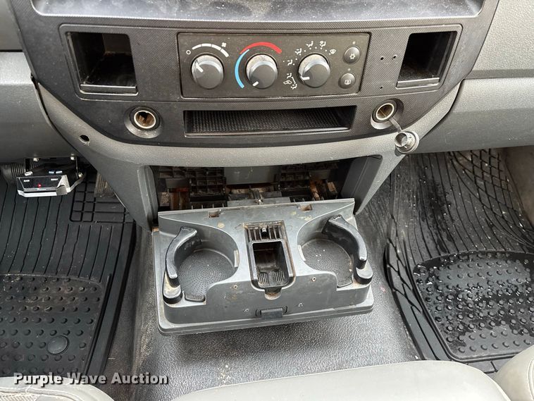 image for item FG0721 2007 Dodge Ram 2500 Ext. Cab pickup truck