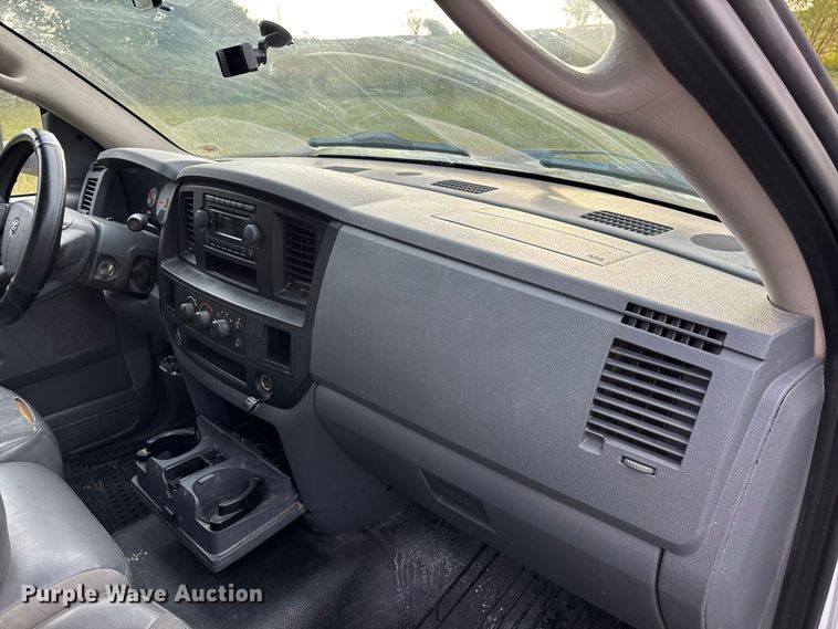 image for item FG0721 2007 Dodge Ram 2500 Ext. Cab pickup truck
