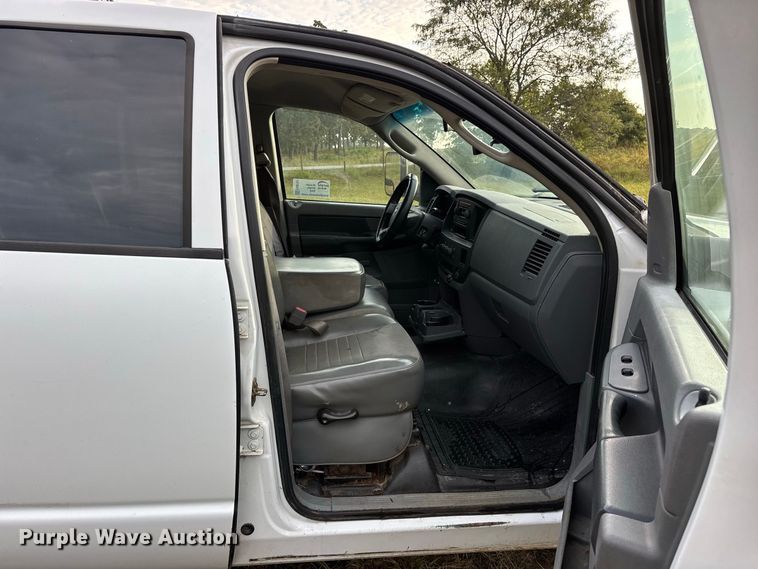 image for item FG0721 2007 Dodge Ram 2500 Ext. Cab pickup truck