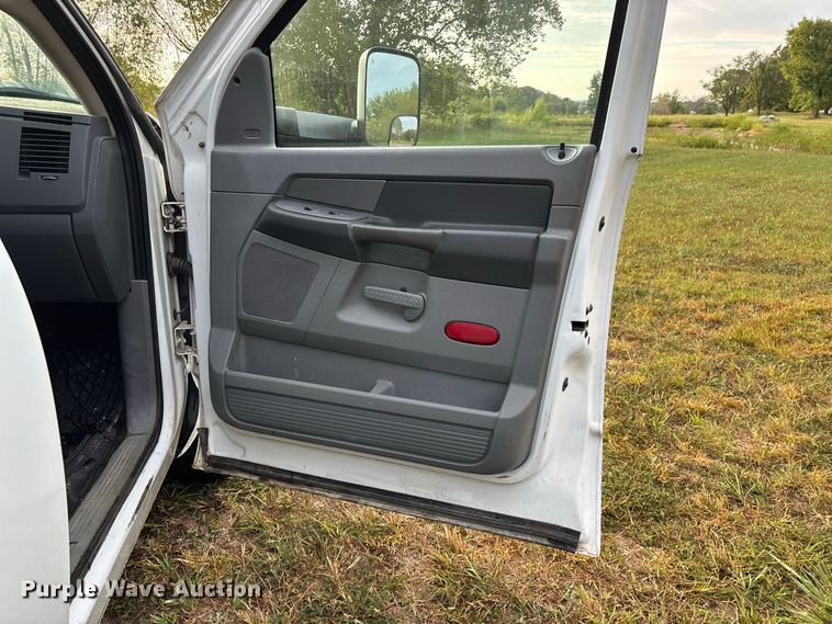 image for item FG0721 2007 Dodge Ram 2500 Ext. Cab pickup truck