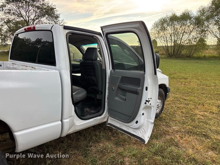 image for item FG0721 2007 Dodge Ram 2500 Ext. Cab pickup truck