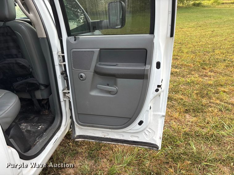 image for item FG0721 2007 Dodge Ram 2500 Ext. Cab pickup truck