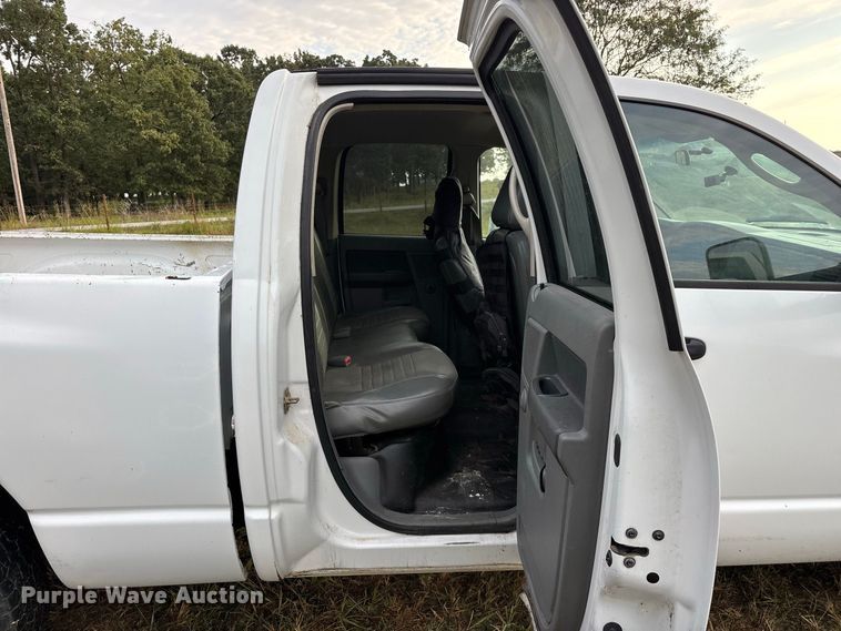 image for item FG0721 2007 Dodge Ram 2500 Ext. Cab pickup truck