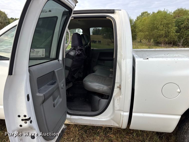 image for item FG0721 2007 Dodge Ram 2500 Ext. Cab pickup truck