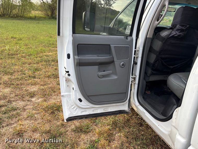 image for item FG0721 2007 Dodge Ram 2500 Ext. Cab pickup truck