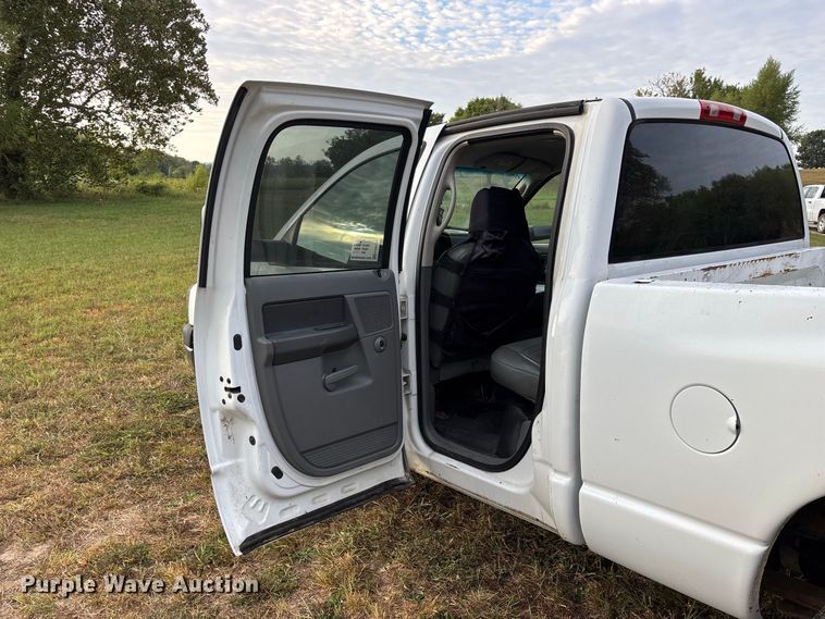 image for item FG0721 2007 Dodge Ram 2500 Ext. Cab pickup truck