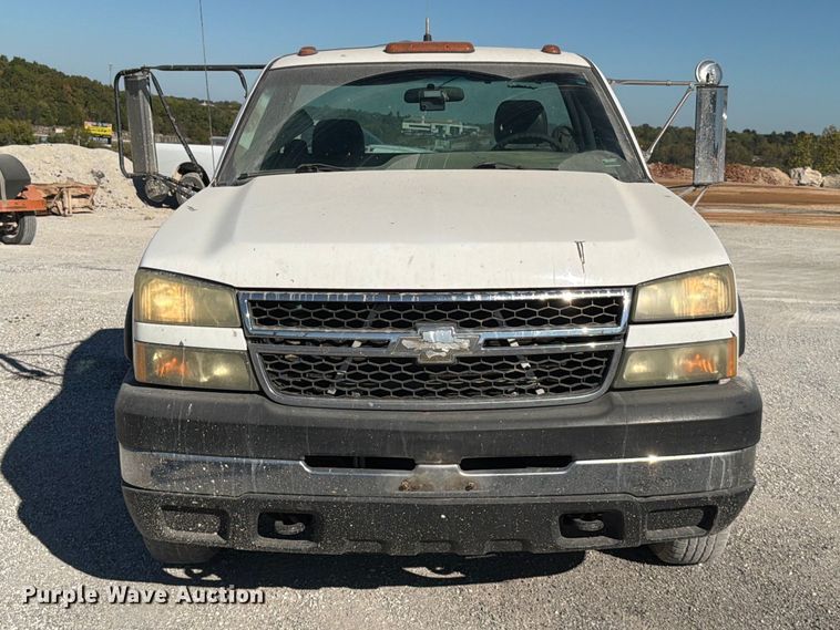 image for item FG0779 2007 Chevrolet 3500HD pickup truck cab and chassis