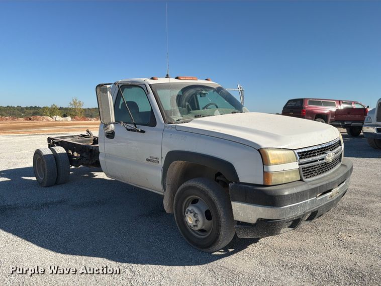 image for item FG0779 2007 Chevrolet 3500HD pickup truck cab and chassis