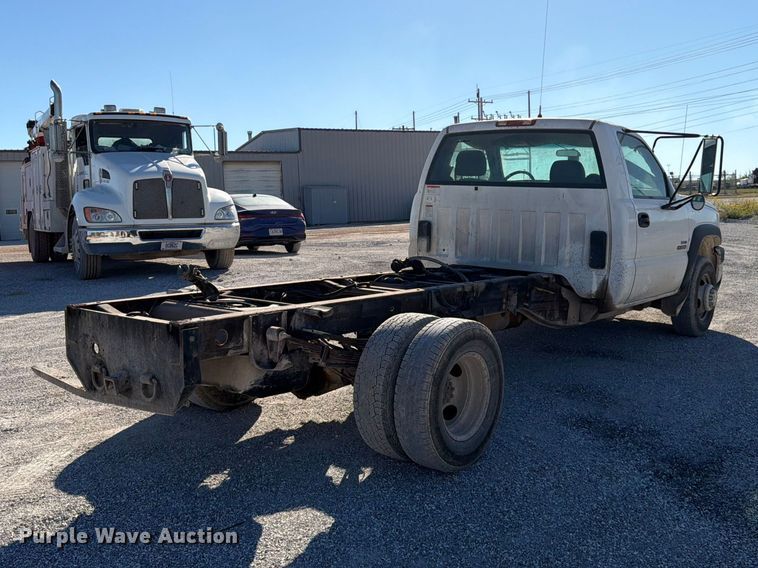 image for item FG0779 2007 Chevrolet 3500HD pickup truck cab and chassis
