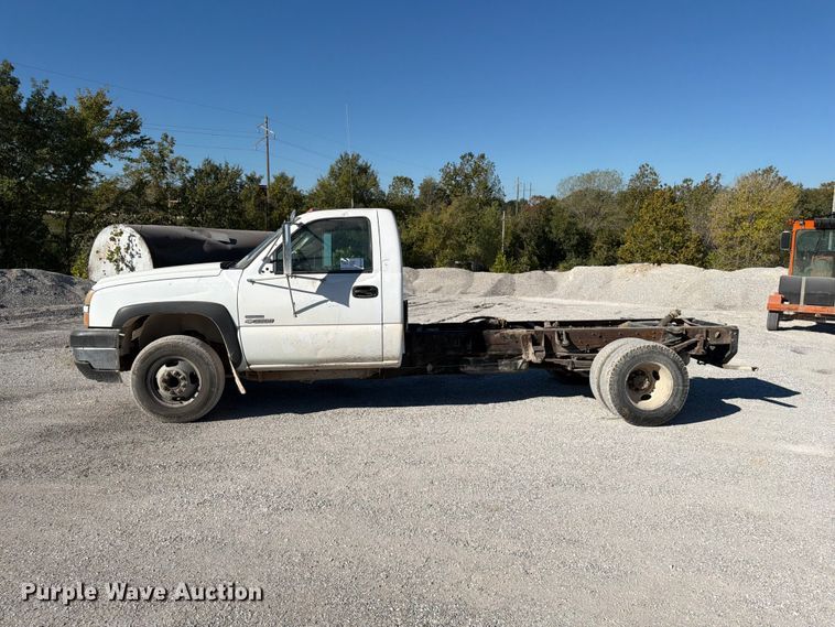 image for item FG0779 2007 Chevrolet 3500HD pickup truck cab and chassis