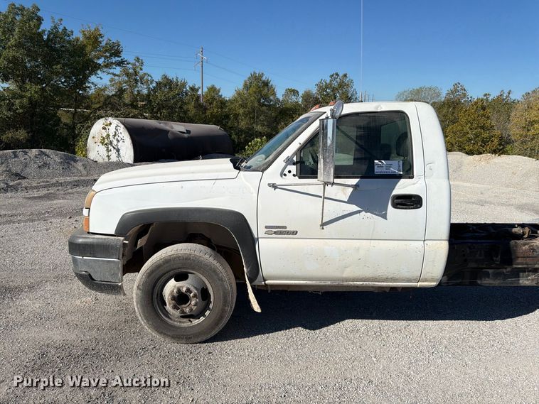 image for item FG0779 2007 Chevrolet 3500HD pickup truck cab and chassis