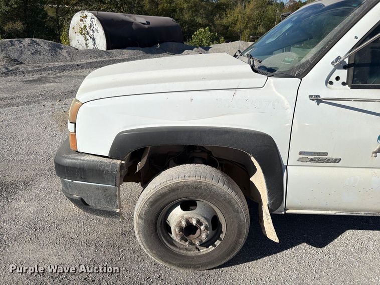 image for item FG0779 2007 Chevrolet 3500HD pickup truck cab and chassis