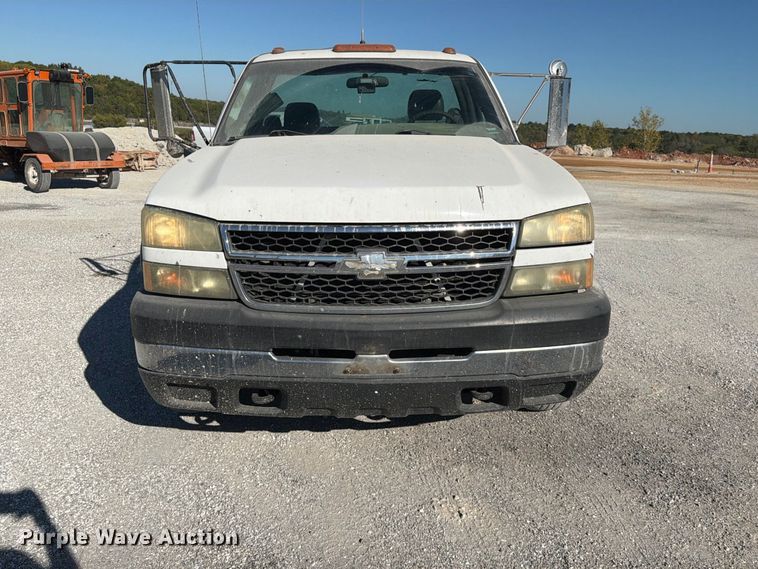 image for item FG0779 2007 Chevrolet 3500HD pickup truck cab and chassis