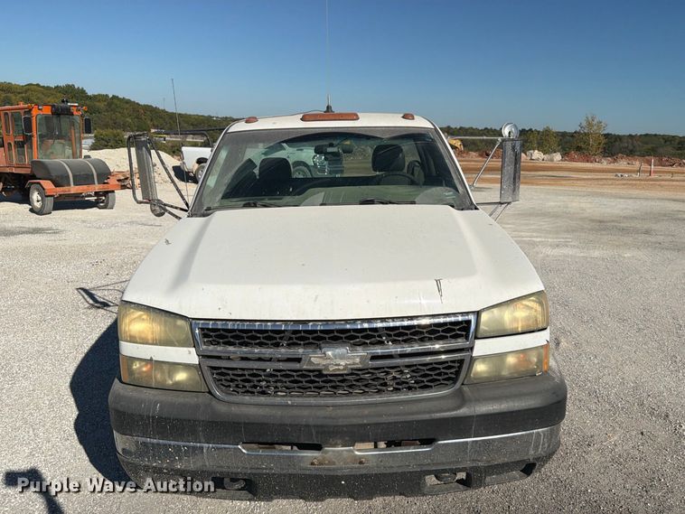 image for item FG0779 2007 Chevrolet 3500HD pickup truck cab and chassis