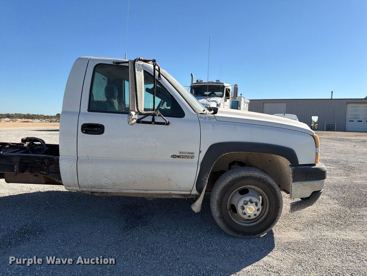 image for item FG0779 2007 Chevrolet 3500HD pickup truck cab and chassis