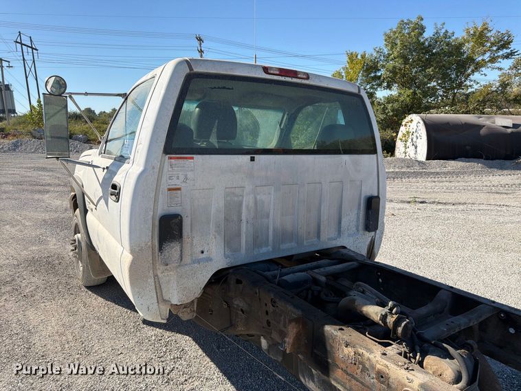 image for item FG0779 2007 Chevrolet 3500HD pickup truck cab and chassis
