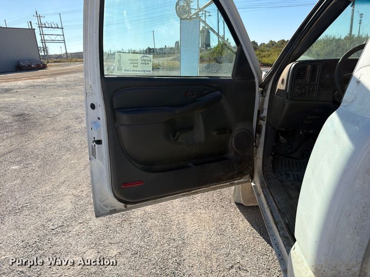 image for item FG0779 2007 Chevrolet 3500HD pickup truck cab and chassis