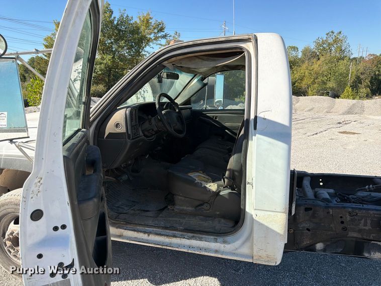 image for item FG0779 2007 Chevrolet 3500HD pickup truck cab and chassis