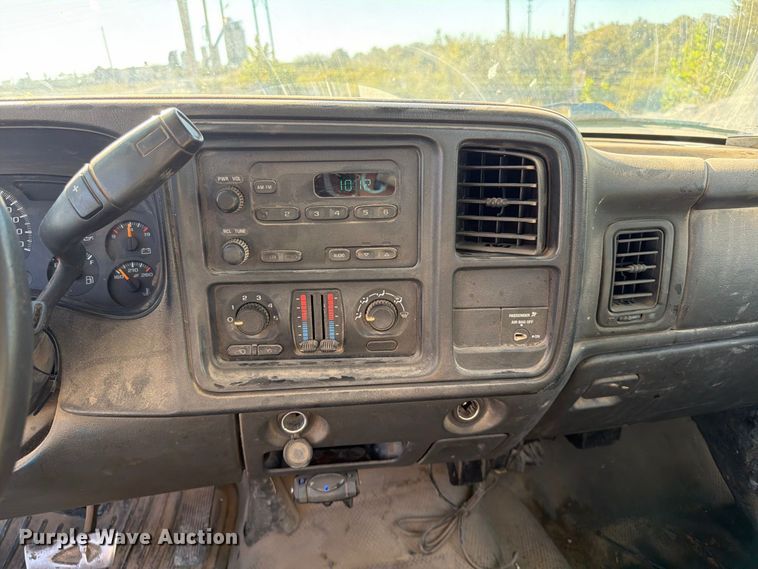 image for item FG0779 2007 Chevrolet 3500HD pickup truck cab and chassis