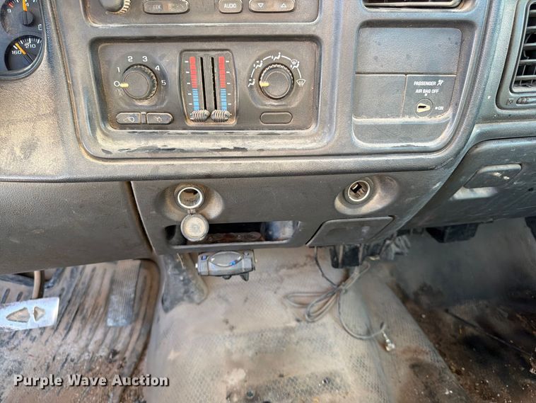 image for item FG0779 2007 Chevrolet 3500HD pickup truck cab and chassis