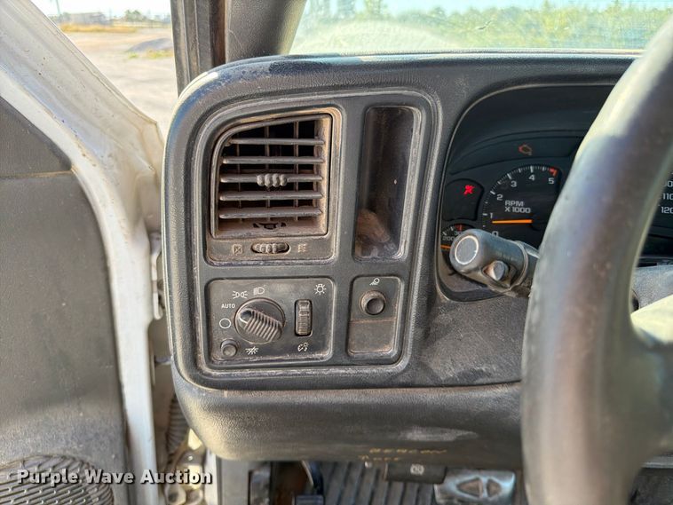 image for item FG0779 2007 Chevrolet 3500HD pickup truck cab and chassis