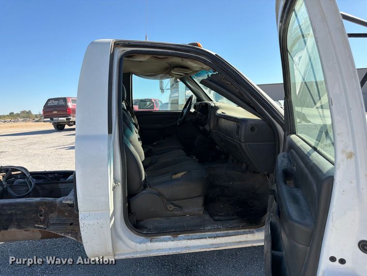 image for item FG0779 2007 Chevrolet 3500HD pickup truck cab and chassis