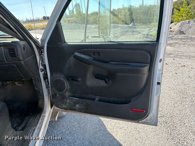 image for item FG0779 2007 Chevrolet 3500HD pickup truck cab and chassis