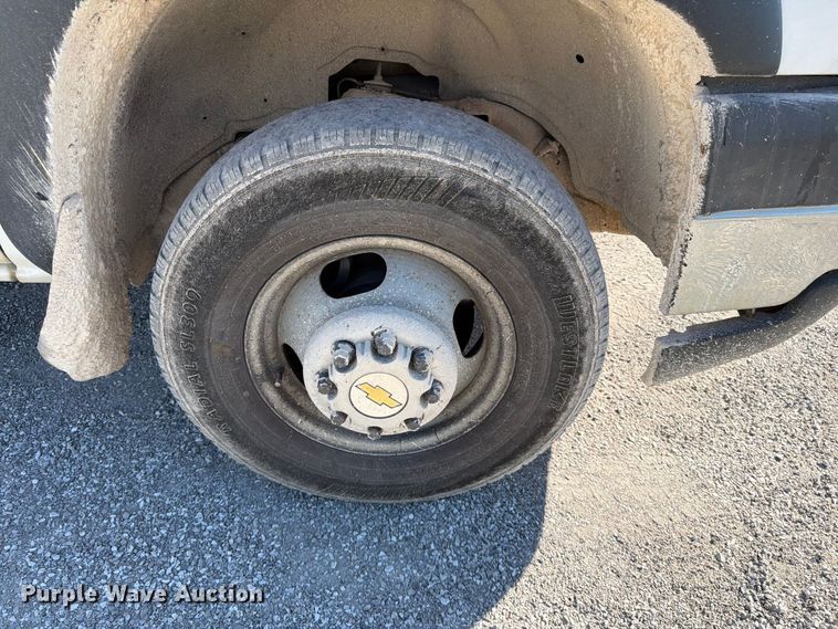 image for item FG0779 2007 Chevrolet 3500HD pickup truck cab and chassis