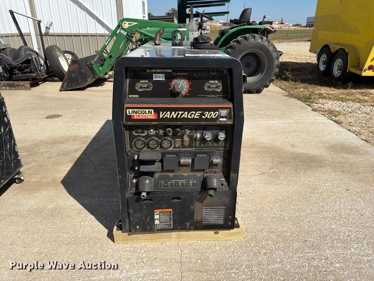 image for item FG0791 Lincoln Electric Vantage 300 welder/generator
