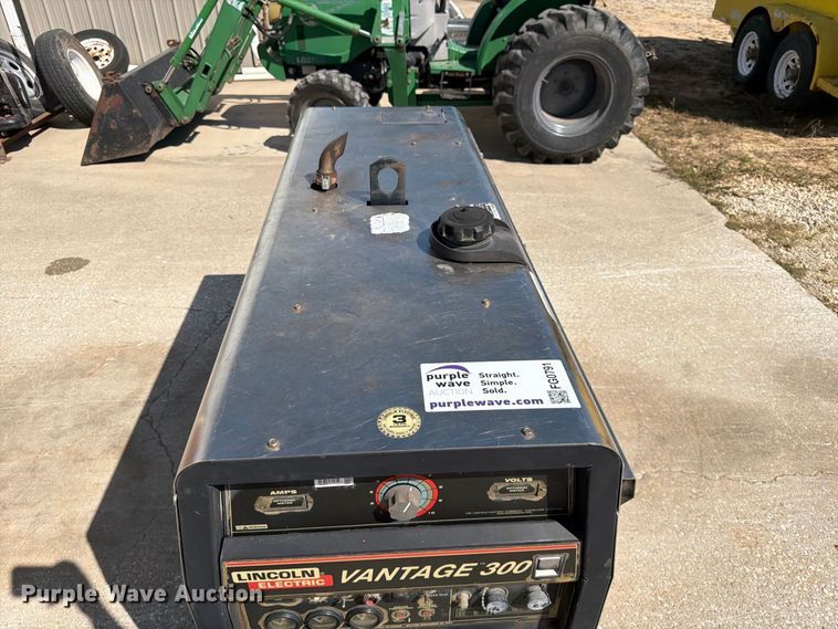 image for item FG0791 Lincoln Electric Vantage 300 welder/generator