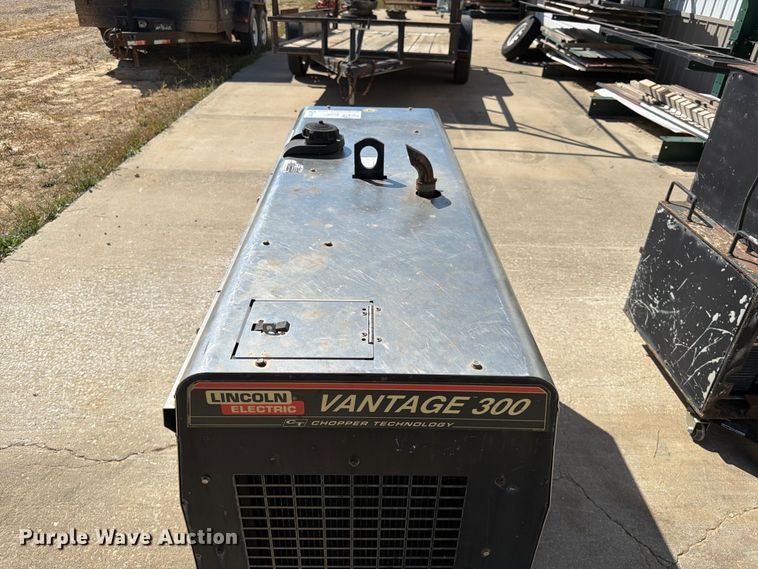 image for item FG0791 Lincoln Electric Vantage 300 welder/generator