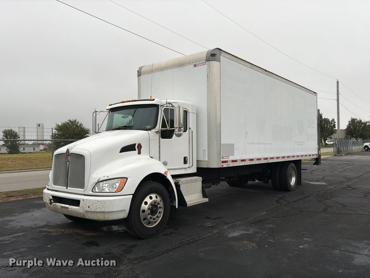 image for item FG0811 2015 Kenworth T370 box truck