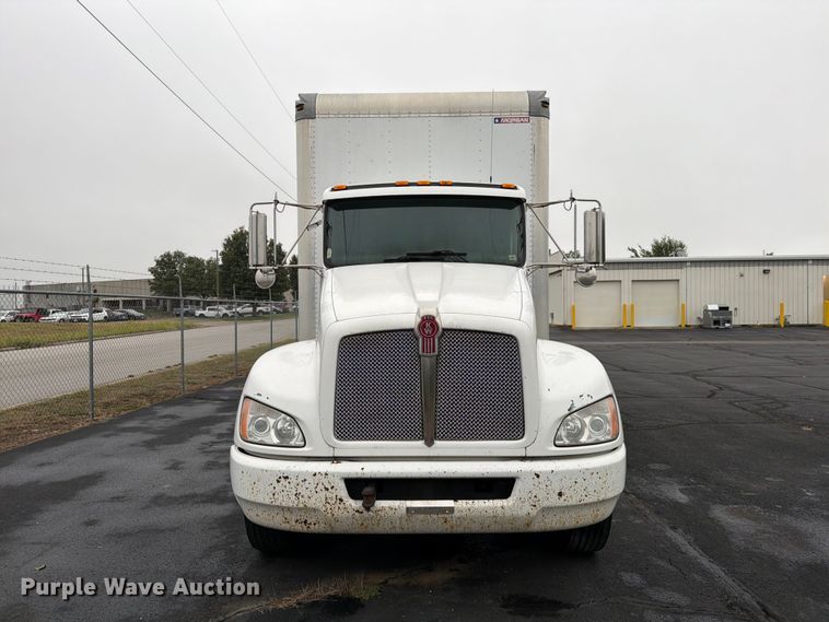 image for item FG0811 2015 Kenworth T370 box truck