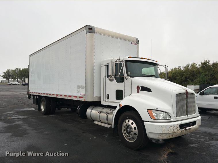 image for item FG0811 2015 Kenworth T370 box truck