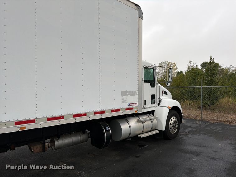 image for item FG0811 2015 Kenworth T370 box truck