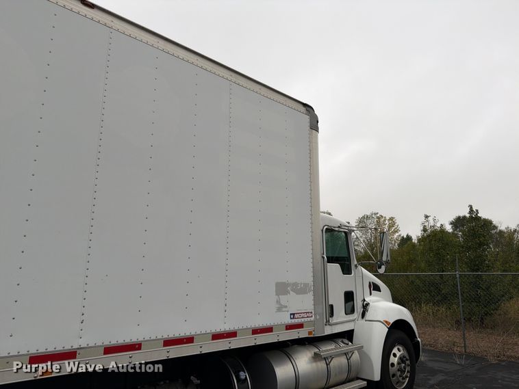 image for item FG0811 2015 Kenworth T370 box truck