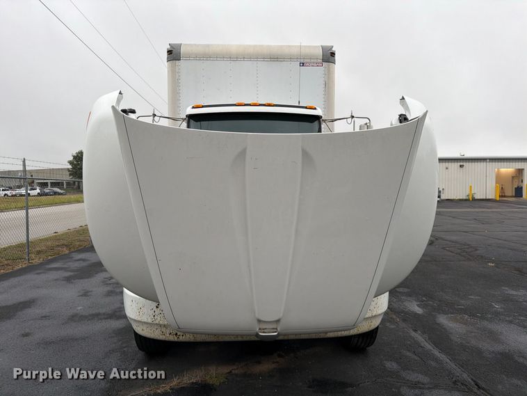 image for item FG0811 2015 Kenworth T370 box truck