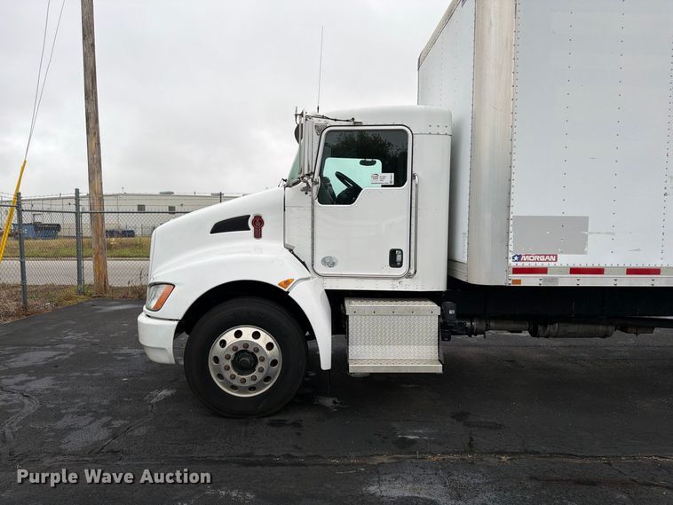 image for item FG0811 2015 Kenworth T370 box truck